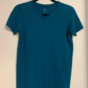 GapFit athletic t-shirt